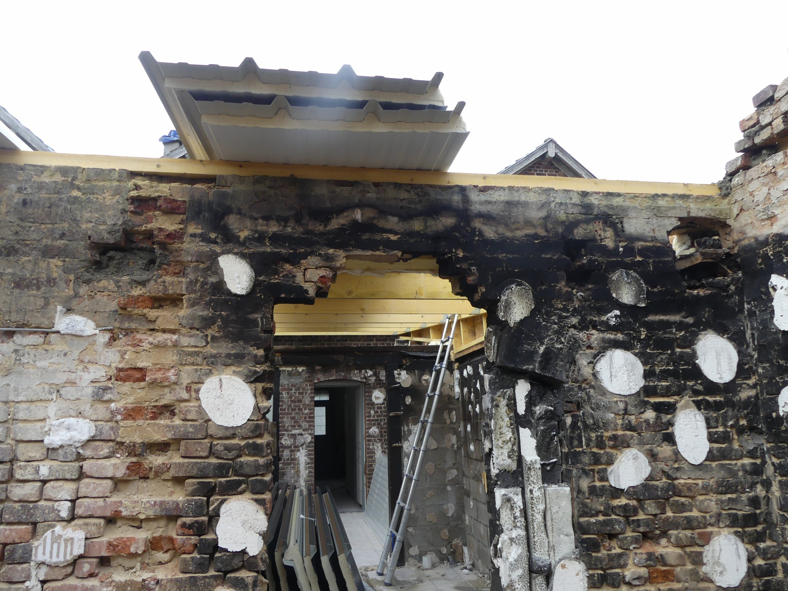 PROCHE AMIENS – RENOVATION D’UNE MAISON APRES INCENDIE